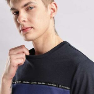 calvin klein jeans men colourblocked pockets tshir